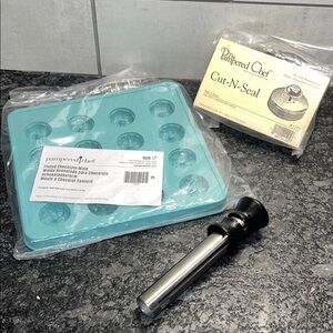 Pampered Chef Teal Chocolate Mold and Cut-N-Seal Tool and Apple corer BUNDLE